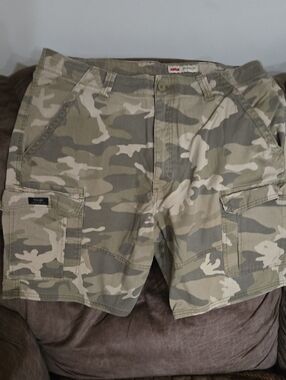 Wrangler Men's Camouflage Cargo Shorts - Beige & Olive